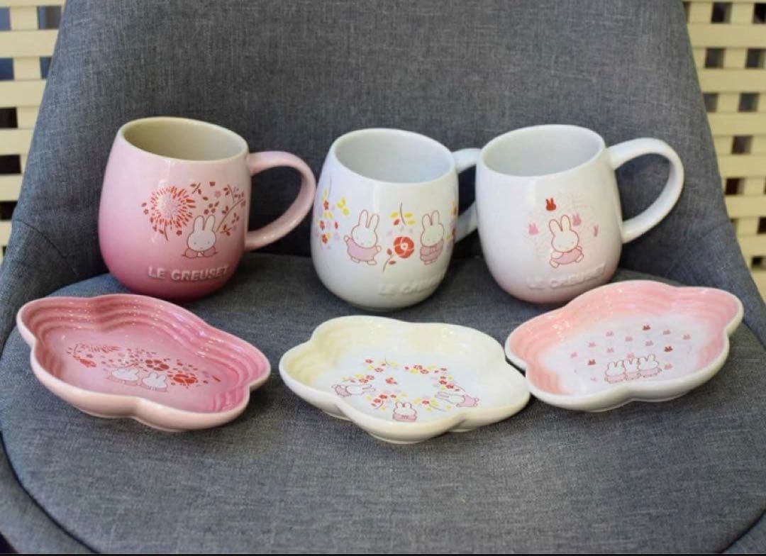 新品ル・クルーゼ ミッフィー マグカップと花型プレートセット