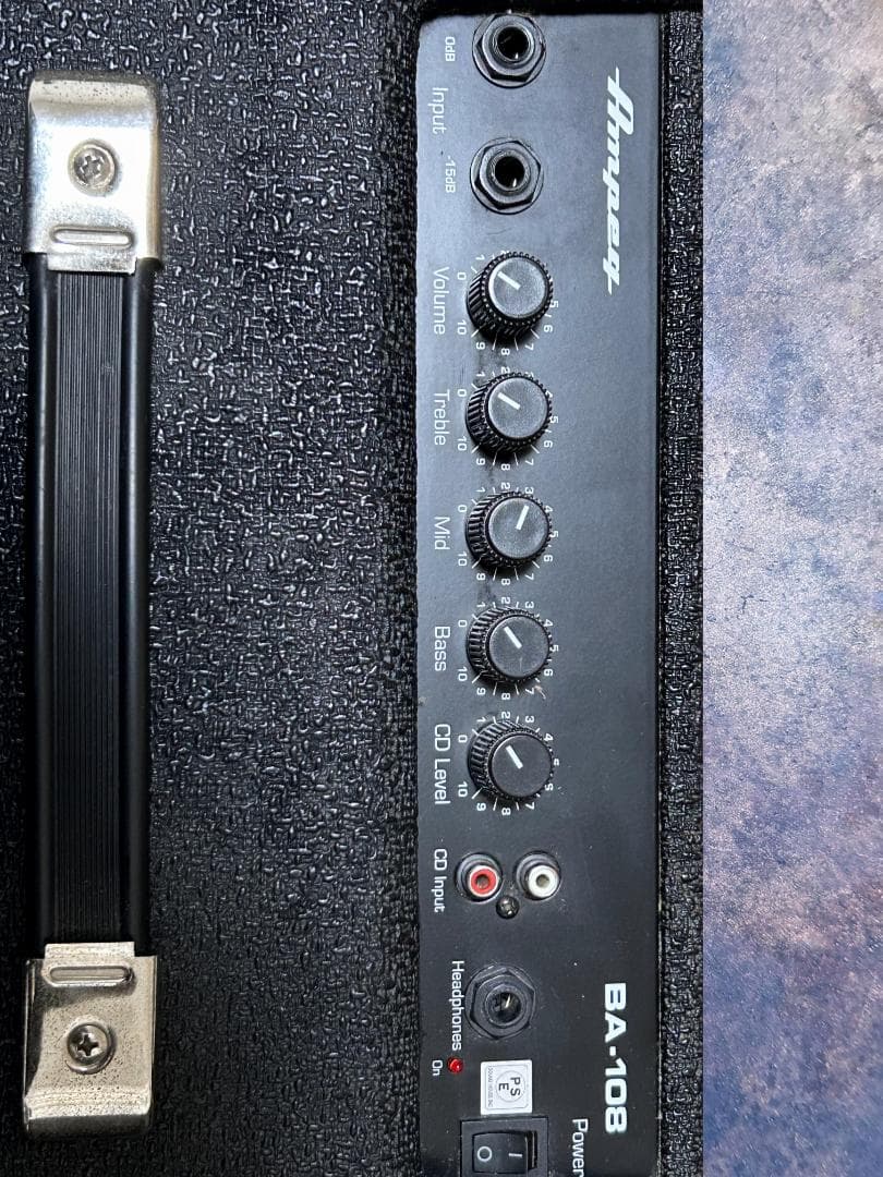 【連休限定値引！】Ampeg BA-108 / ベース用アンプ