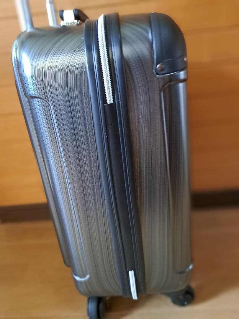 【新品】ANA オリジナルキャリーケース　スーツケース　機内持ち込み　メタリック