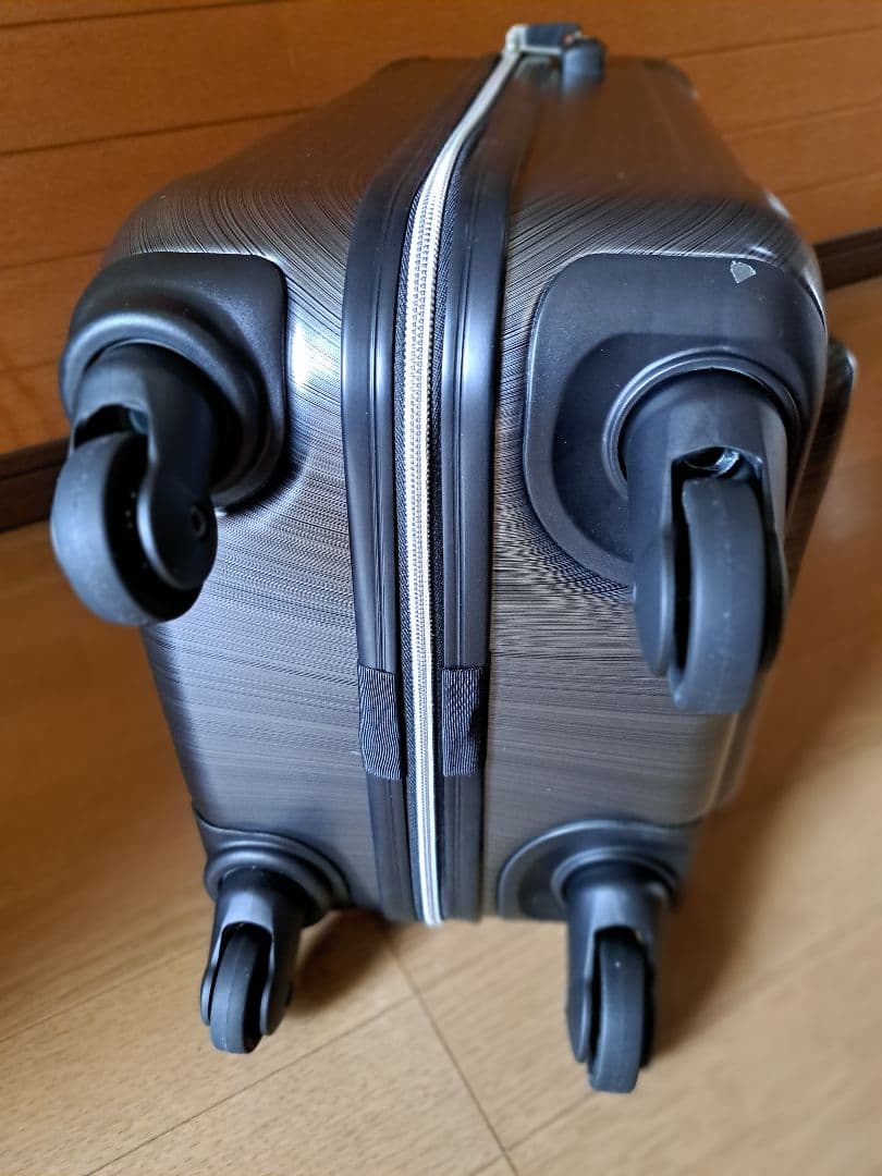 【新品】ANA オリジナルキャリーケース　スーツケース　機内持ち込み　メタリック