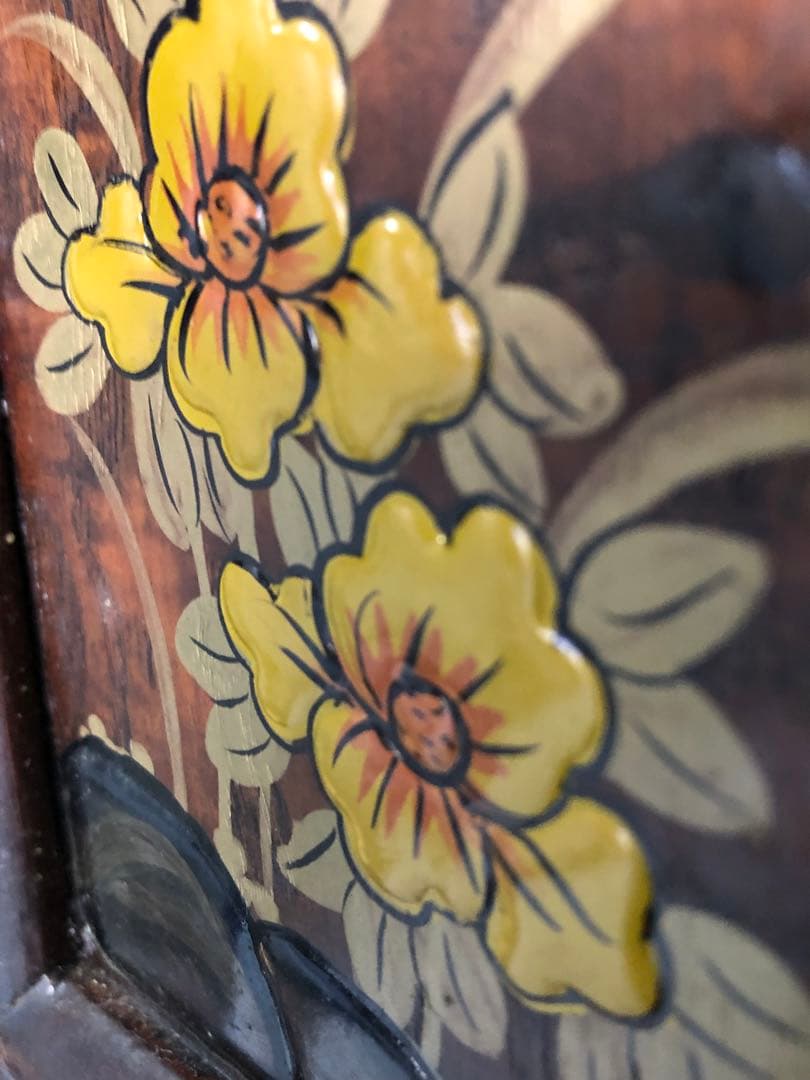 も*ん様 業者買取品！李朝家具 魚型錠前 手描き人物図 モリジャン 箪笥 飾り棚