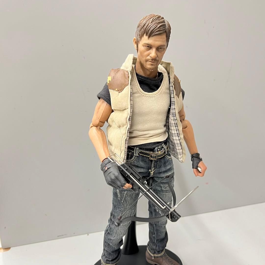 ウォーキングデッド　1/6 フィギュア ダリル