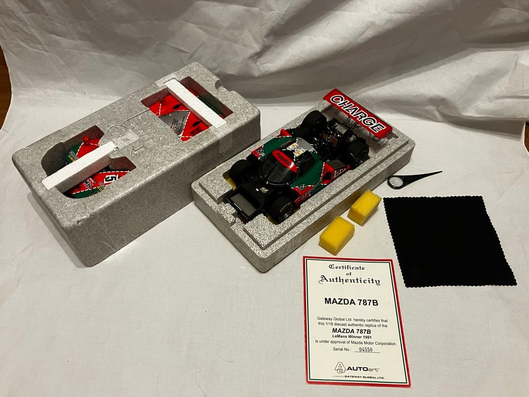 オートアート　シグネチャー　MAZDA 787B 1/18