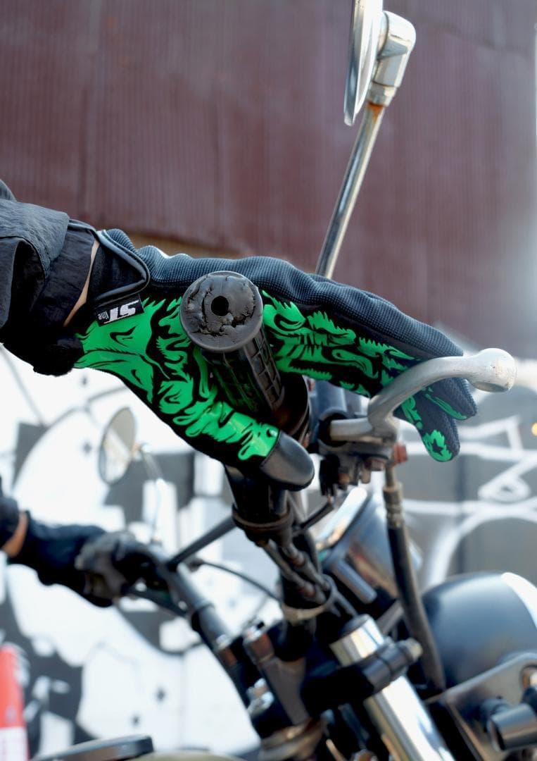 新品　サンタクルーズ x MxMxM スクリーミングハンドグローブ　黒青