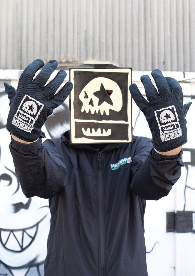 新品　サンタクルーズ x MxMxM スクリーミングハンドグローブ　黒青
