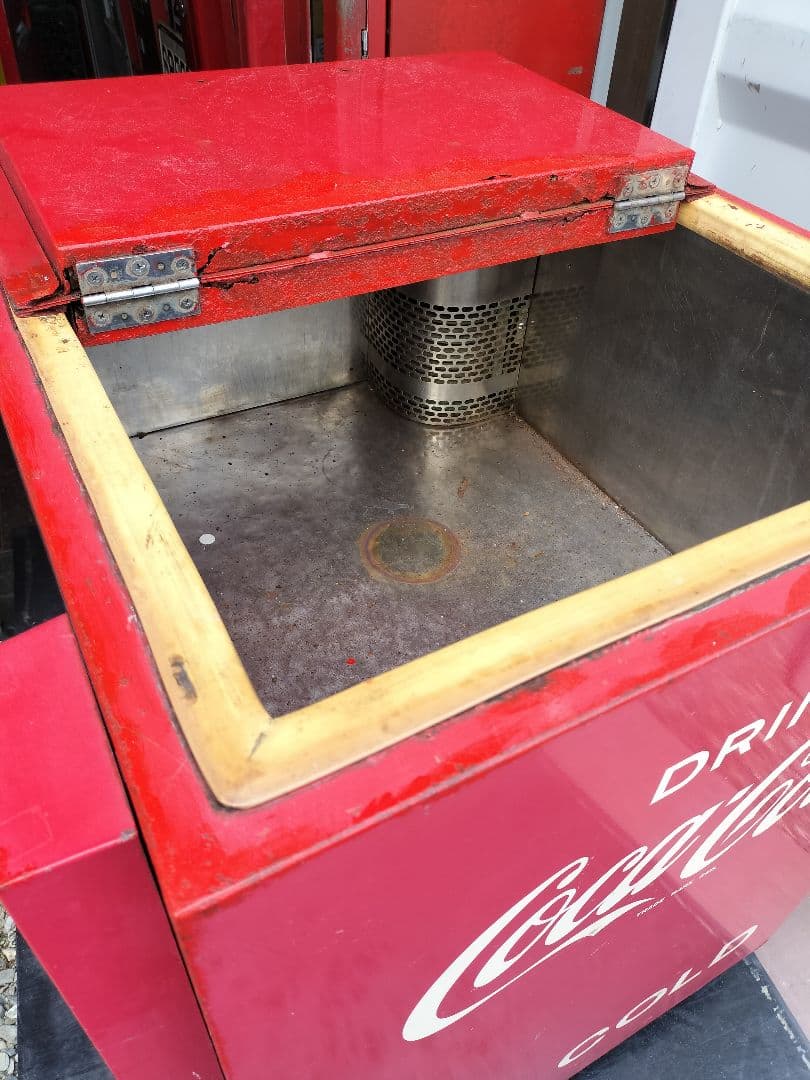 コカコーラ冷蔵庫　アンティーク　昭和初期水槽タイプ　瓶コーラ　コカコーラ販売機