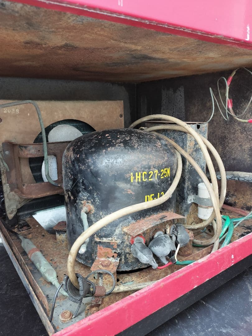 コカコーラ冷蔵庫　アンティーク　昭和初期水槽タイプ　瓶コーラ　コカコーラ販売機