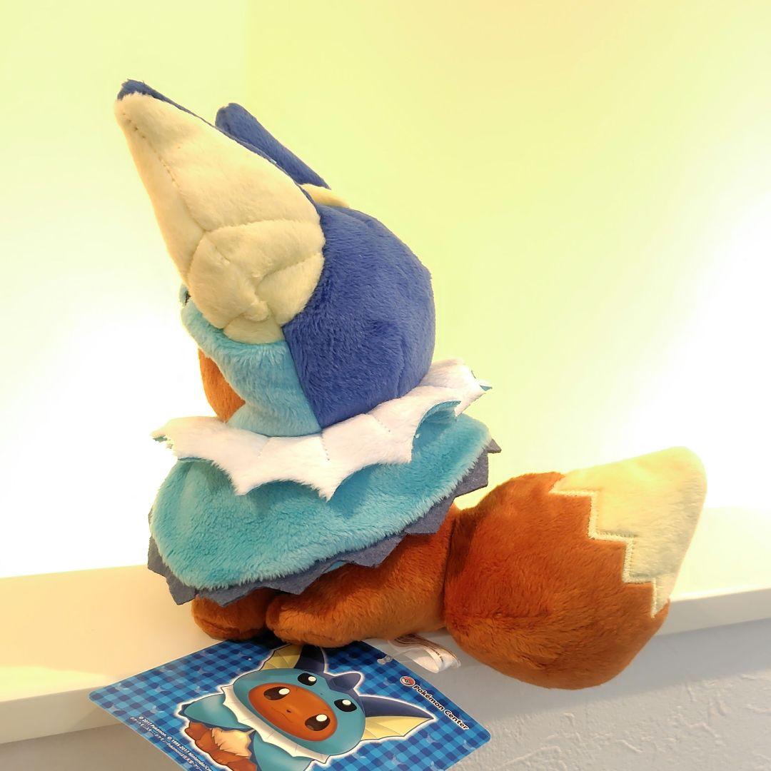 ポケモン シャワーズのポンチョを着たイーブイ ぬいぐるみ シャワーズ イーブイ
