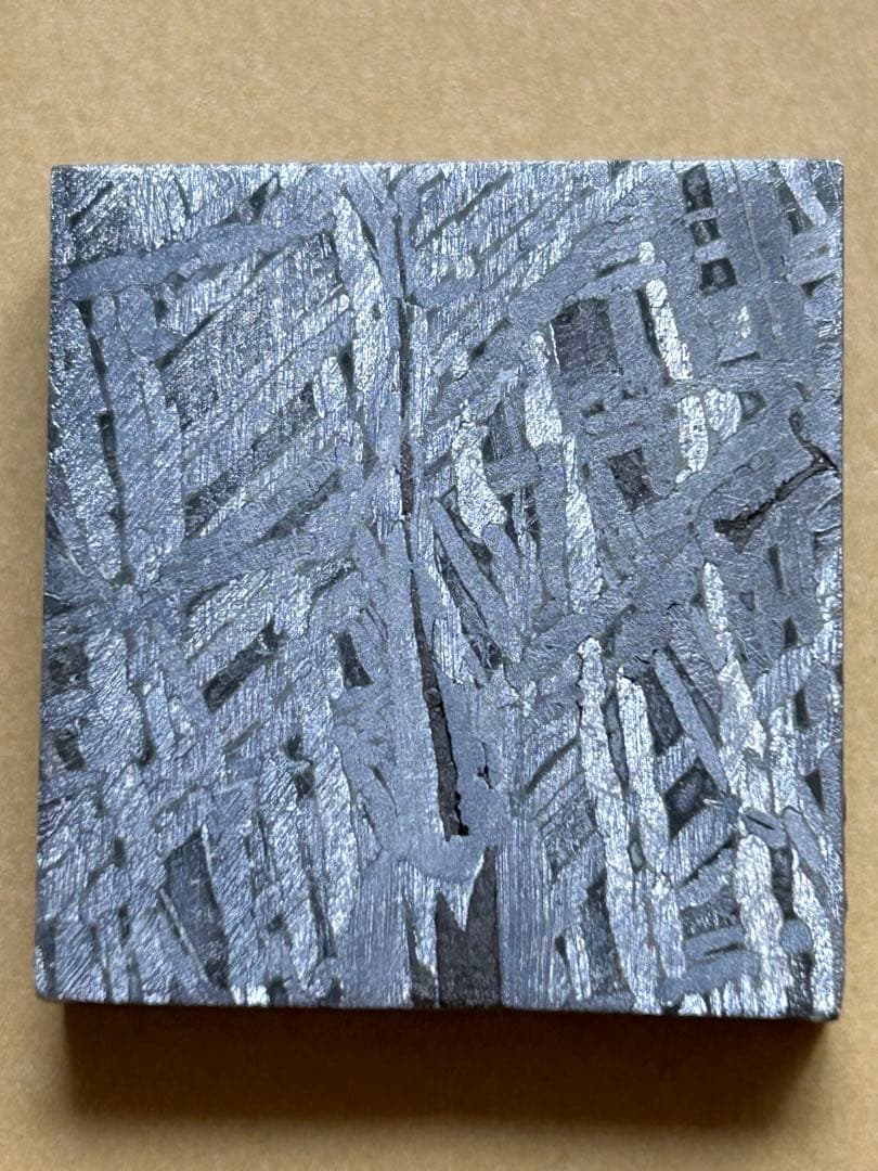 アルタイ鉄隕石、四角くて可愛くて美しい外観。約70.73g