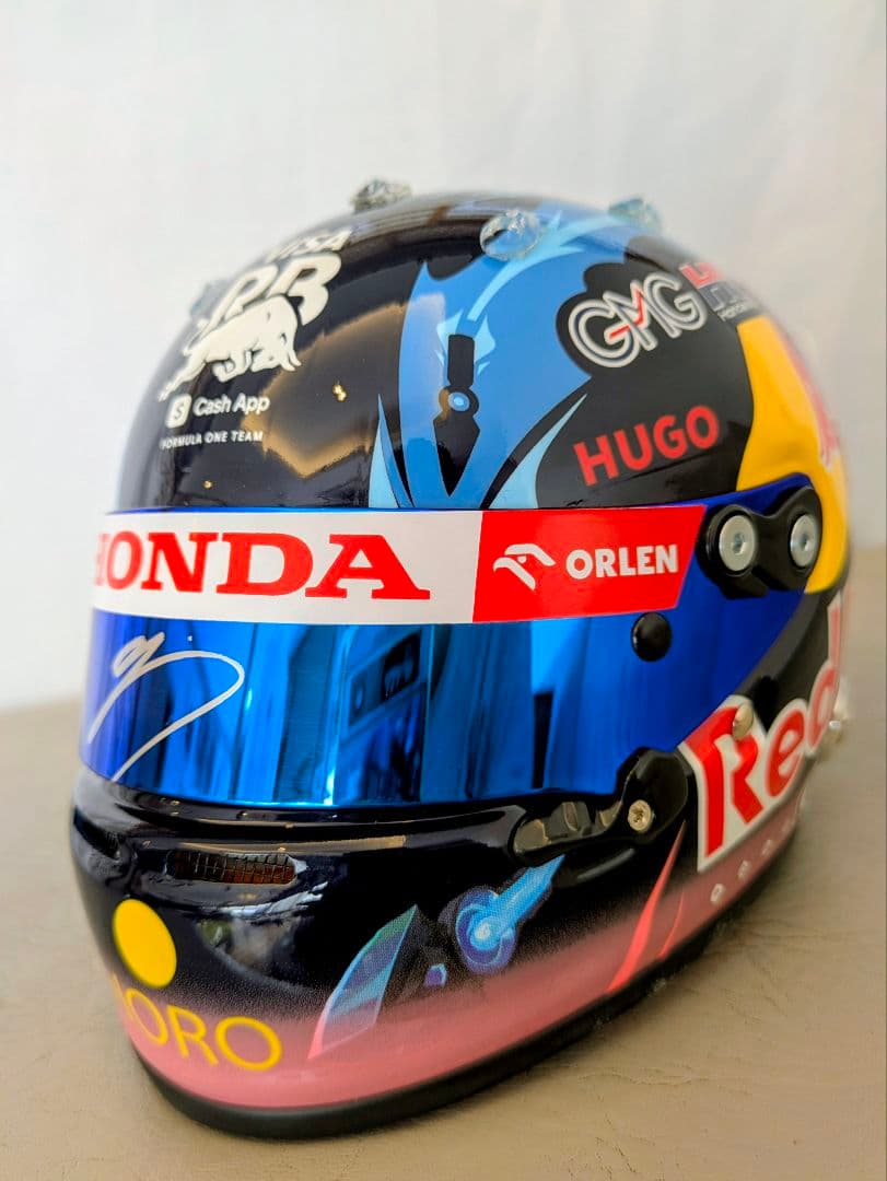 角田裕毅　ヘルメット　1/2　サイン入り　F1　レーシングブルズ　HONDA