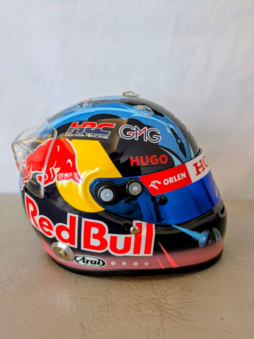 角田裕毅　ヘルメット　1/2　サイン入り　F1　レーシングブルズ　HONDA