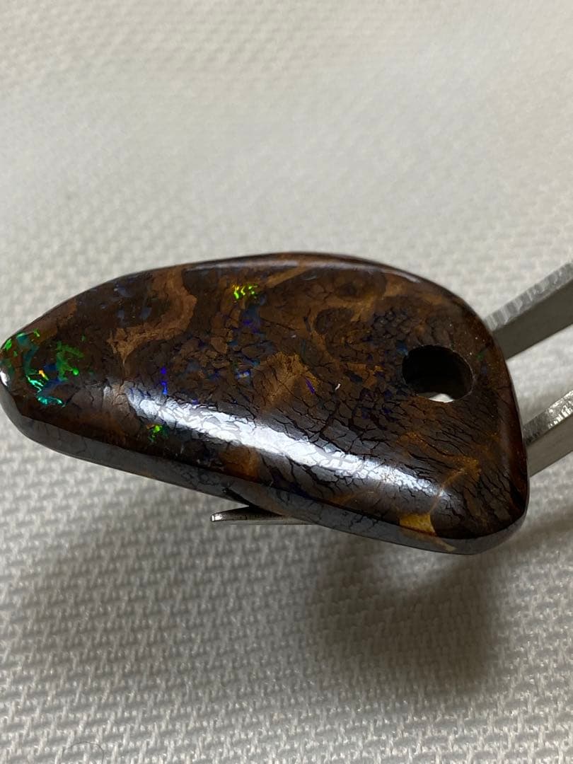 ボルダーオパール　穴あき　約24カラット