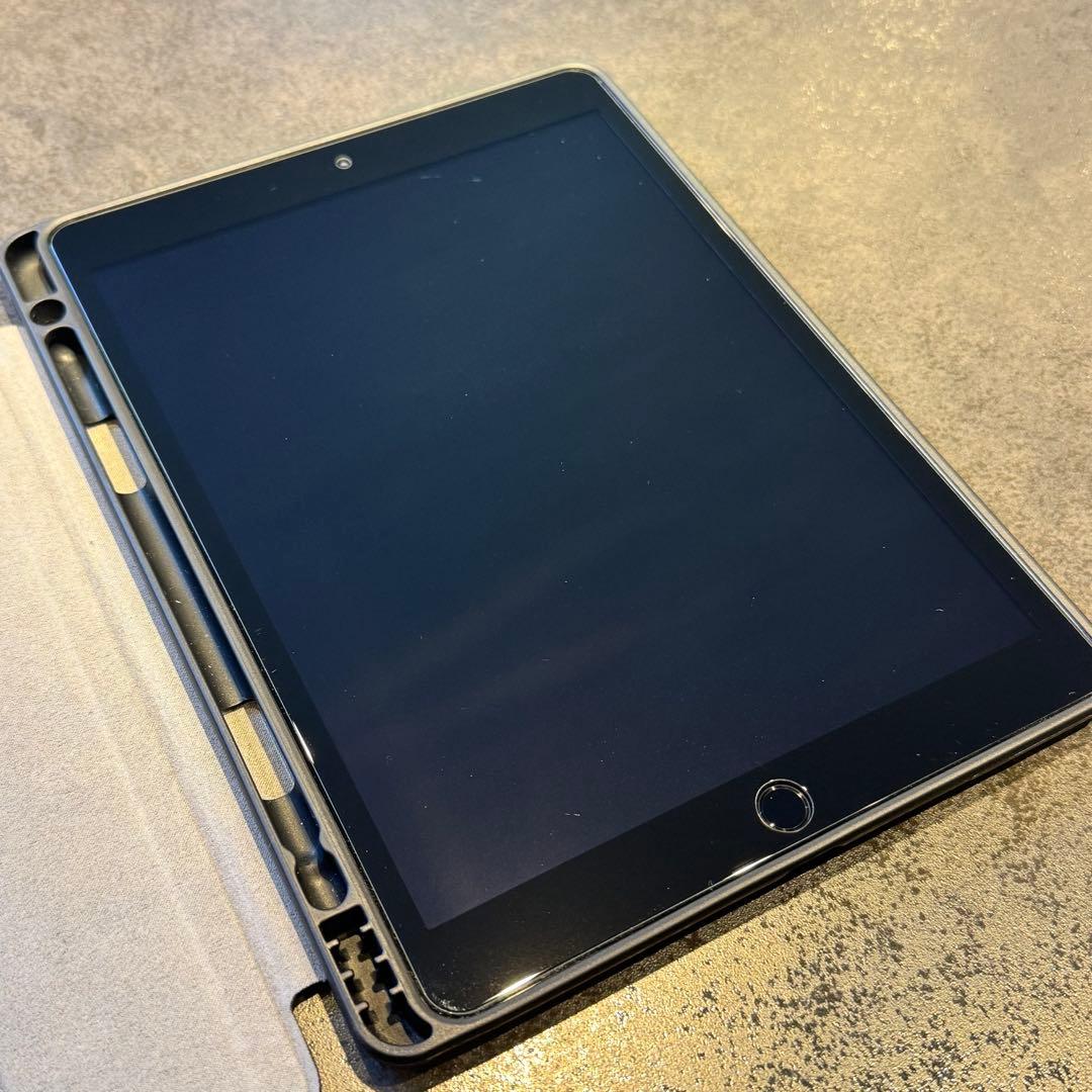 iPad8 第8世代 32GB WIFIモデル　スペースグレー