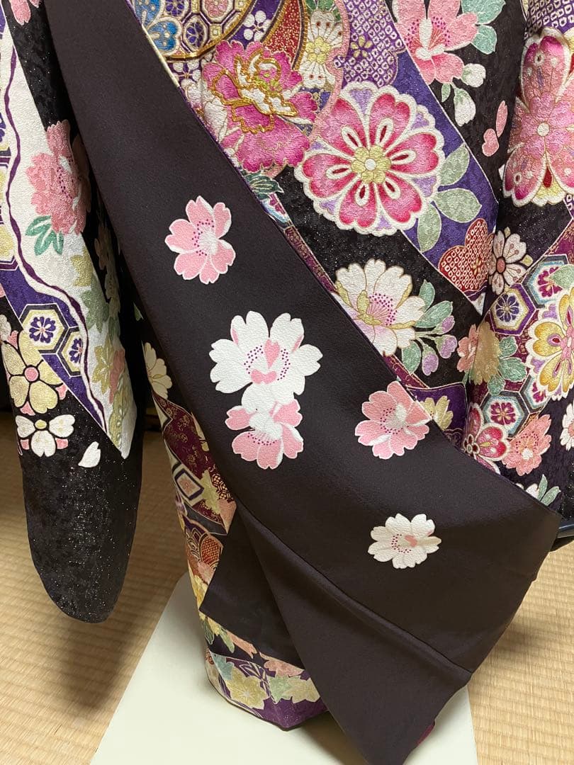 正絹振袖　Ｓサイズ　7点フルセット　黒地　雪輪　桜などの花　色半襟付　成人式