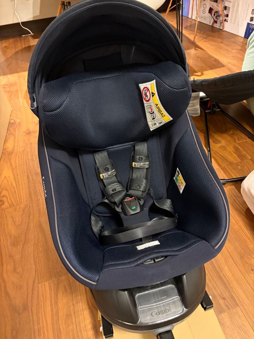 Combi クルムーブコンパクトライト R129 ISOFIX