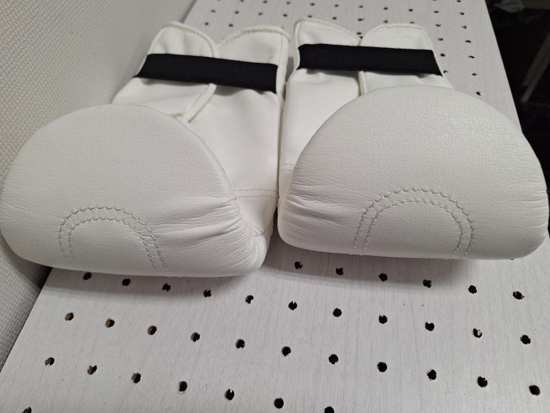 【美品・試着のみ】　Winningパンチンググローブ　SB-2000