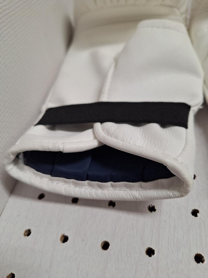 【美品・試着のみ】　Winningパンチンググローブ　SB-2000