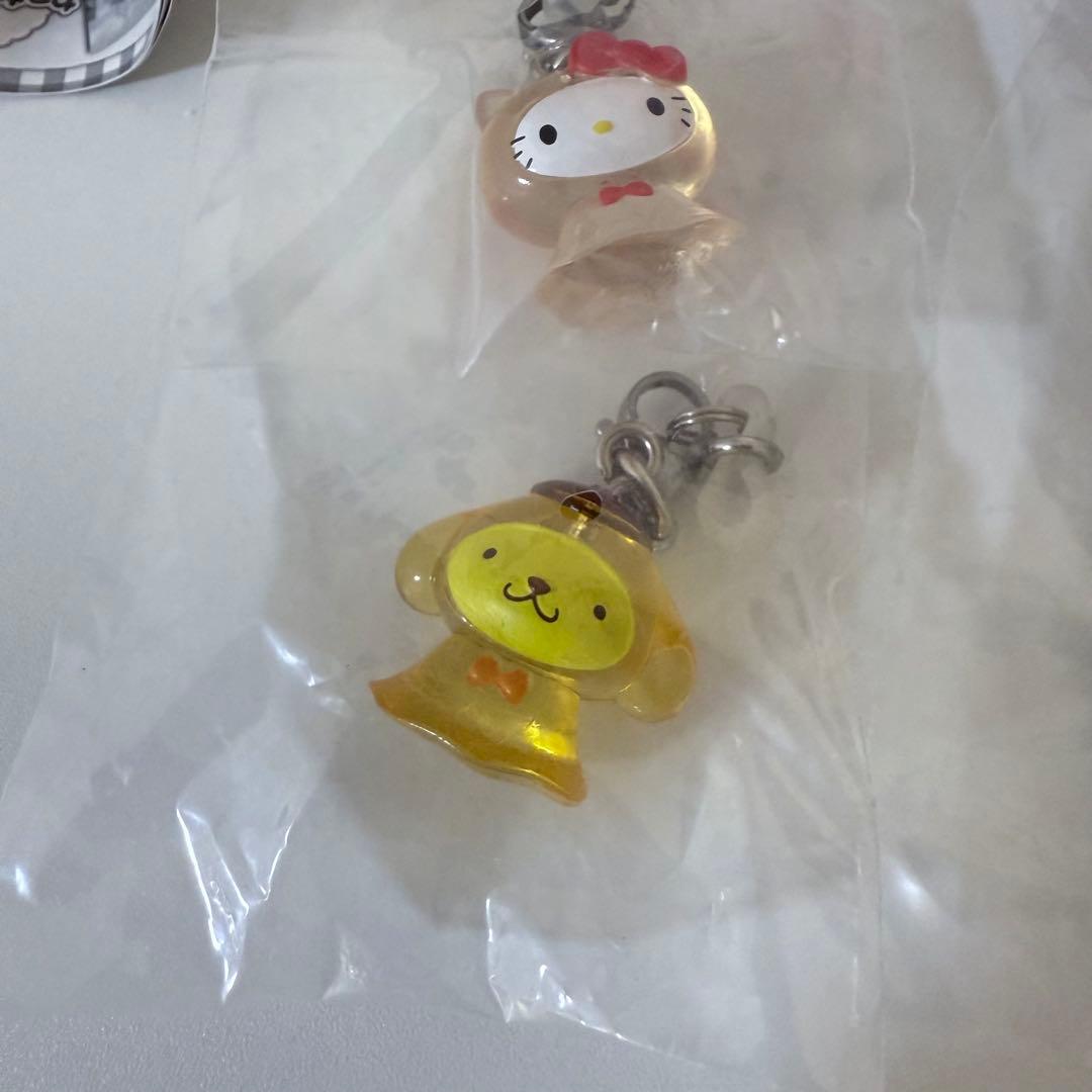 サンリオ　めじるしアクセサリー　てるてる坊主　8の字4種