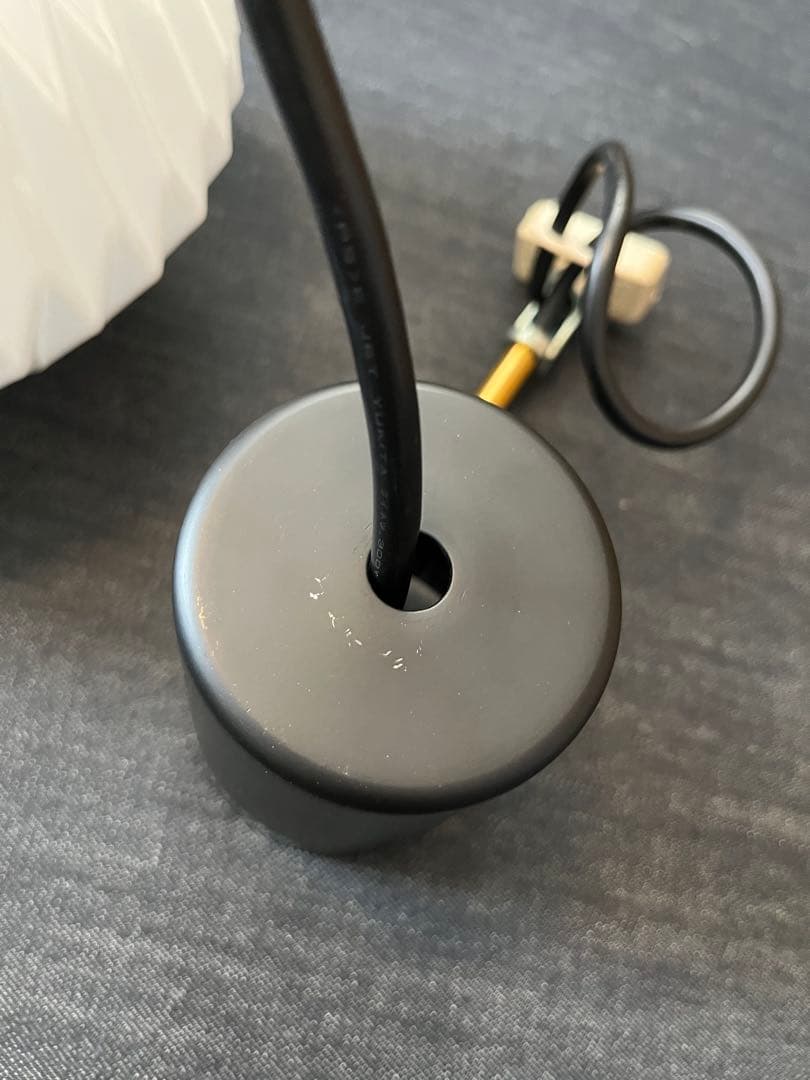 「DAPHNE ダフネ」 陰影を描くシェードがモダンなペンダントライト