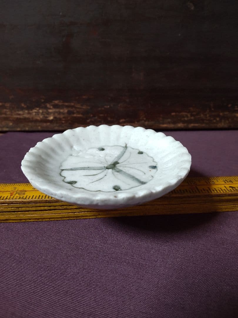 初期伊万里　菊花弁 銀杏紋　平盃
