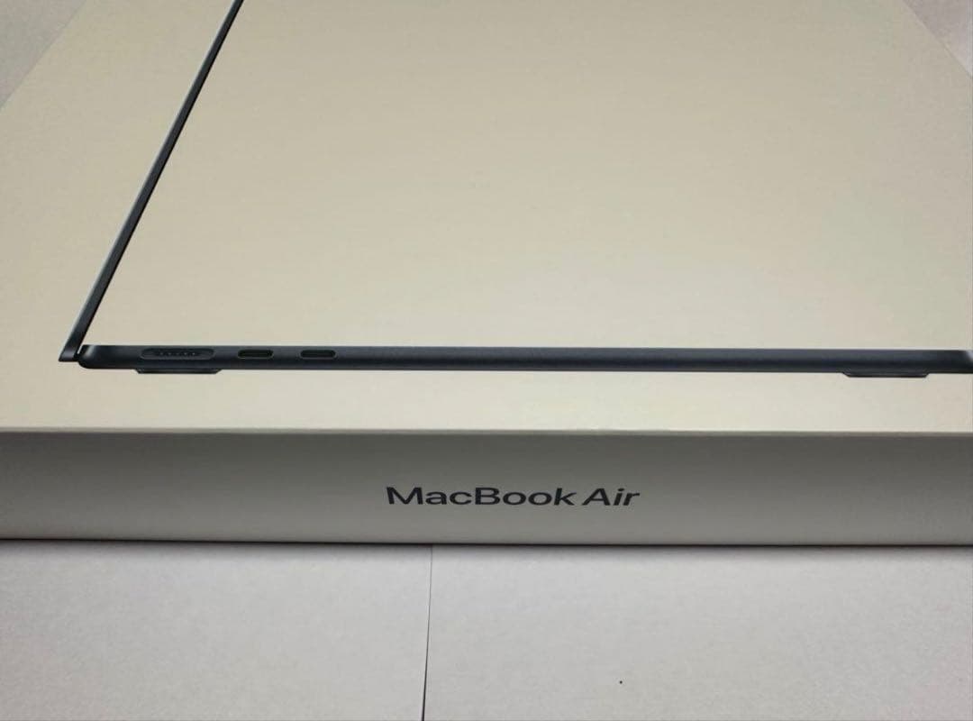 Apple M2チップ搭載13インチMacBook Air