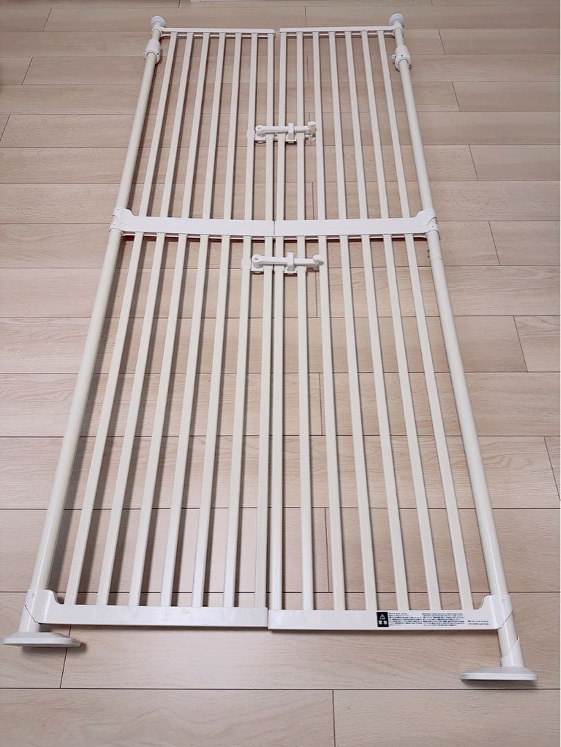 は*ん様 ねこ脱走防止ゲート にゃんドア クリーム（説明書・箱なし）　ワンちゃん