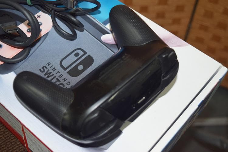 ニンテンドー Switch/スイッチ本体(ブラック) HAC-001＆プロコン