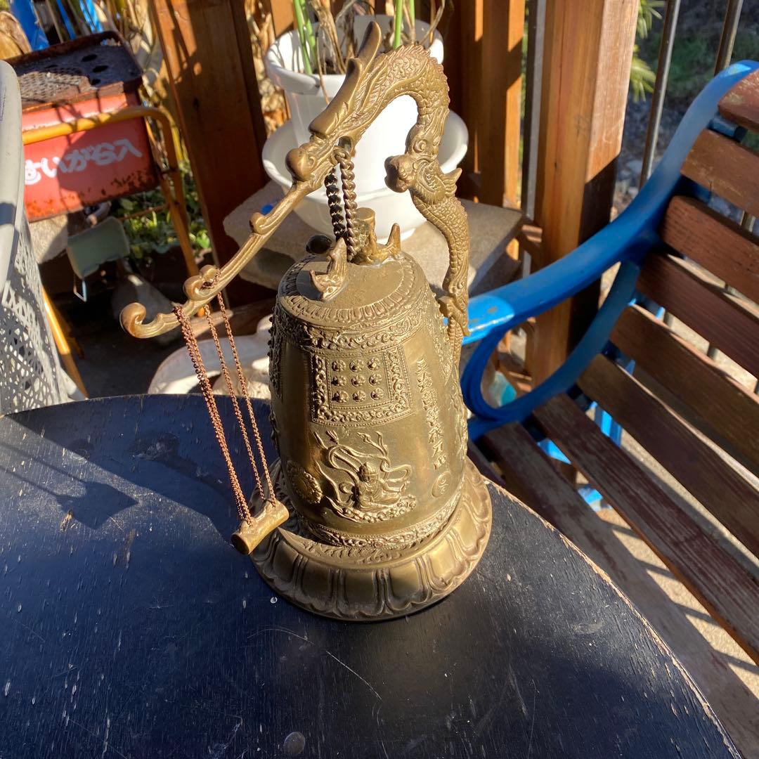 【A51203】釣鐘　梵鐘　龍　仏具　置物　金属　工芸　重さ2.4kg