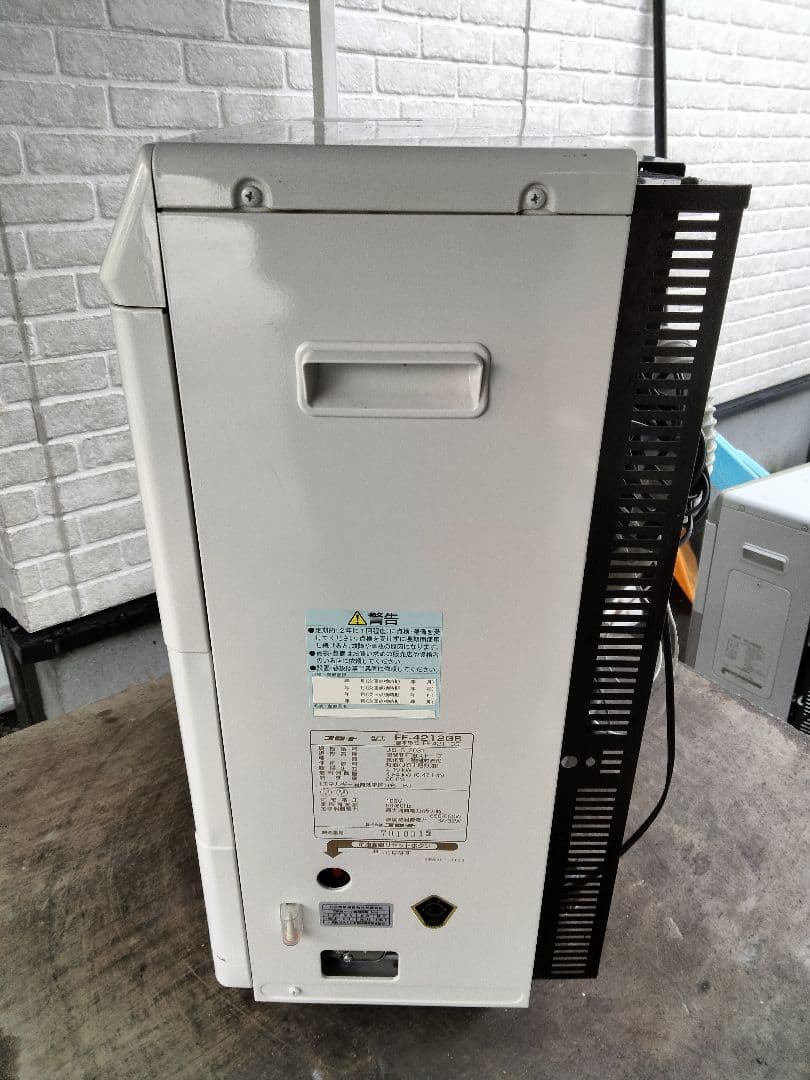 札幌発コロナFF温風石油ストーブ！品番「FF‐4212GS」2013年式中古品④