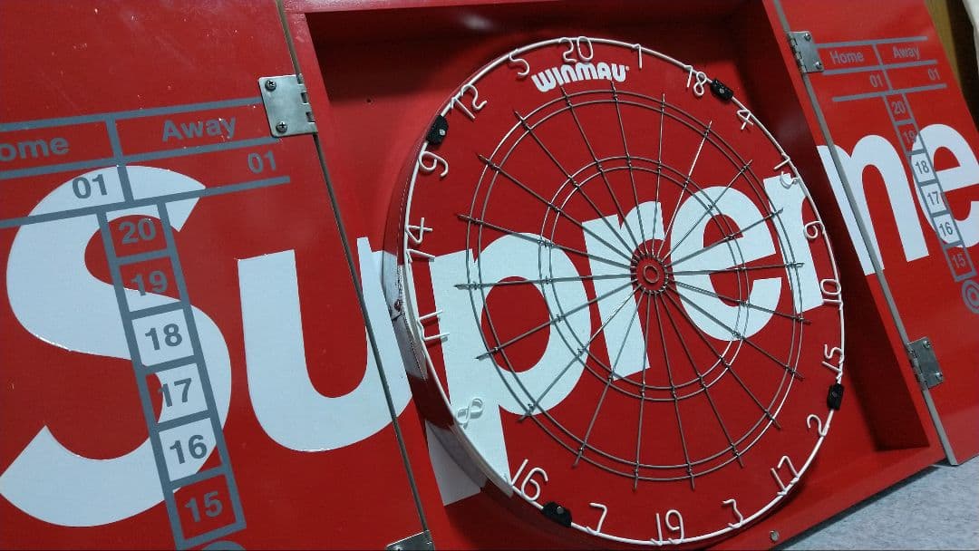Winmau Supreme ダーツボード 赤