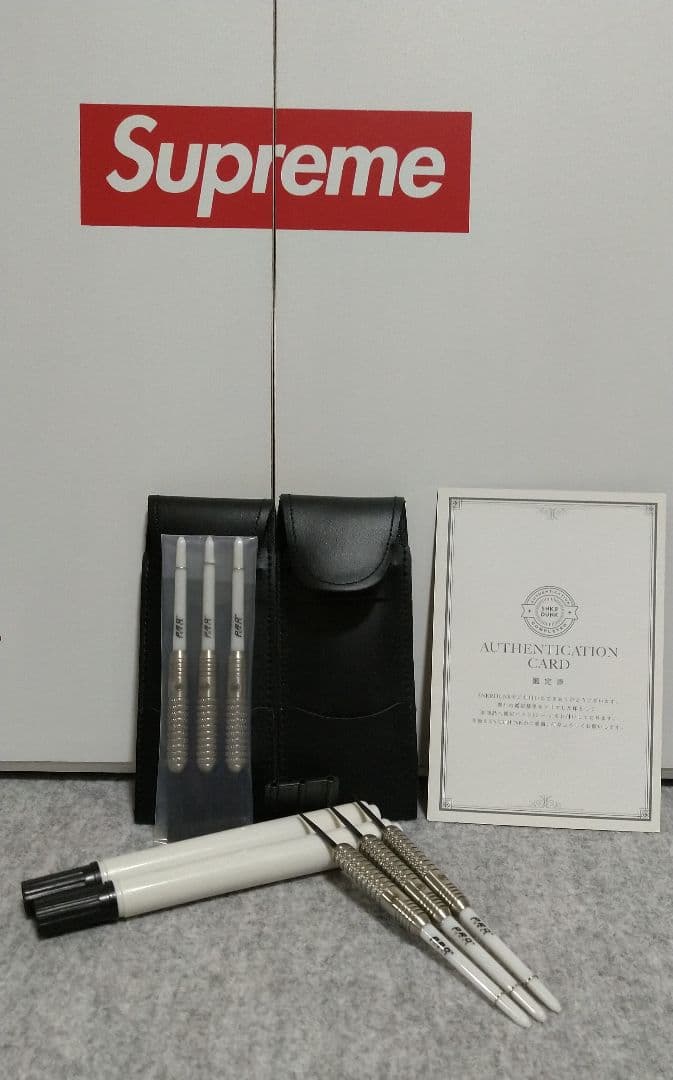 Winmau Supreme ダーツボード 赤