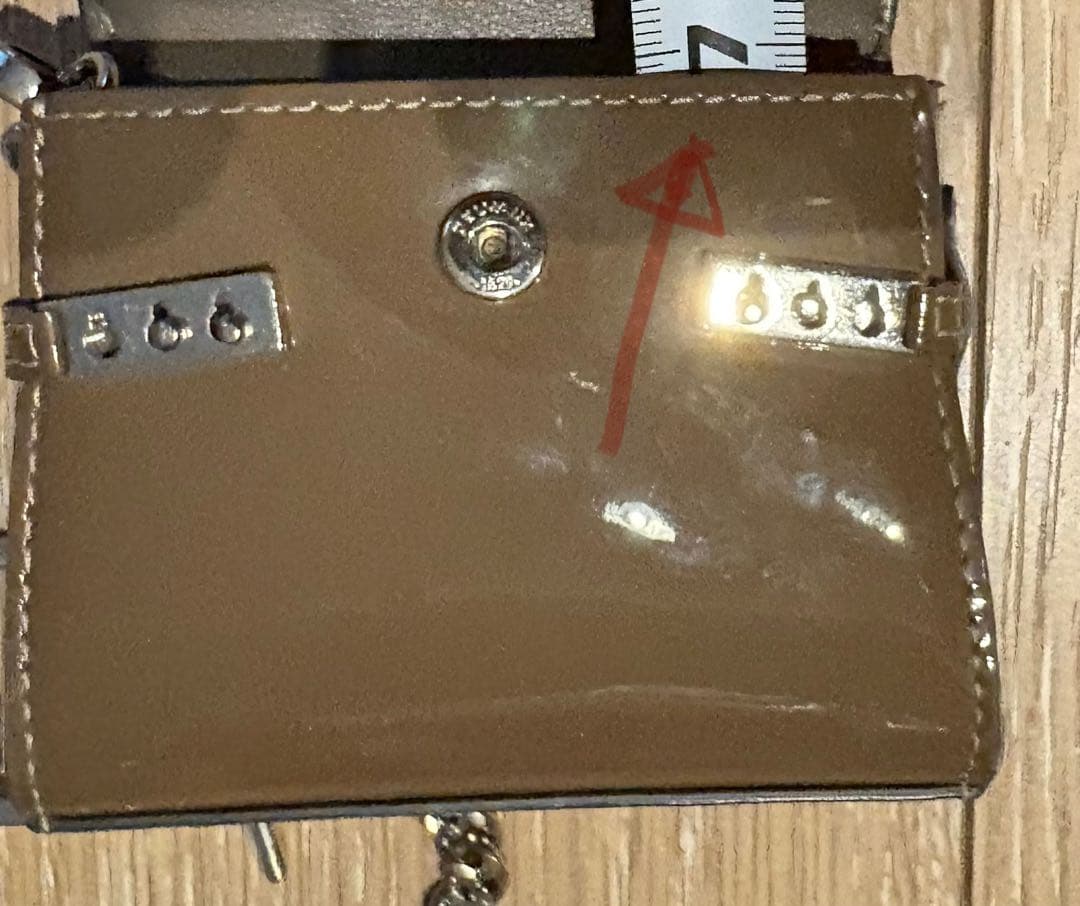 DELVAUX デルヴォー タンペート エナメルレザー エトゥープ チャーム