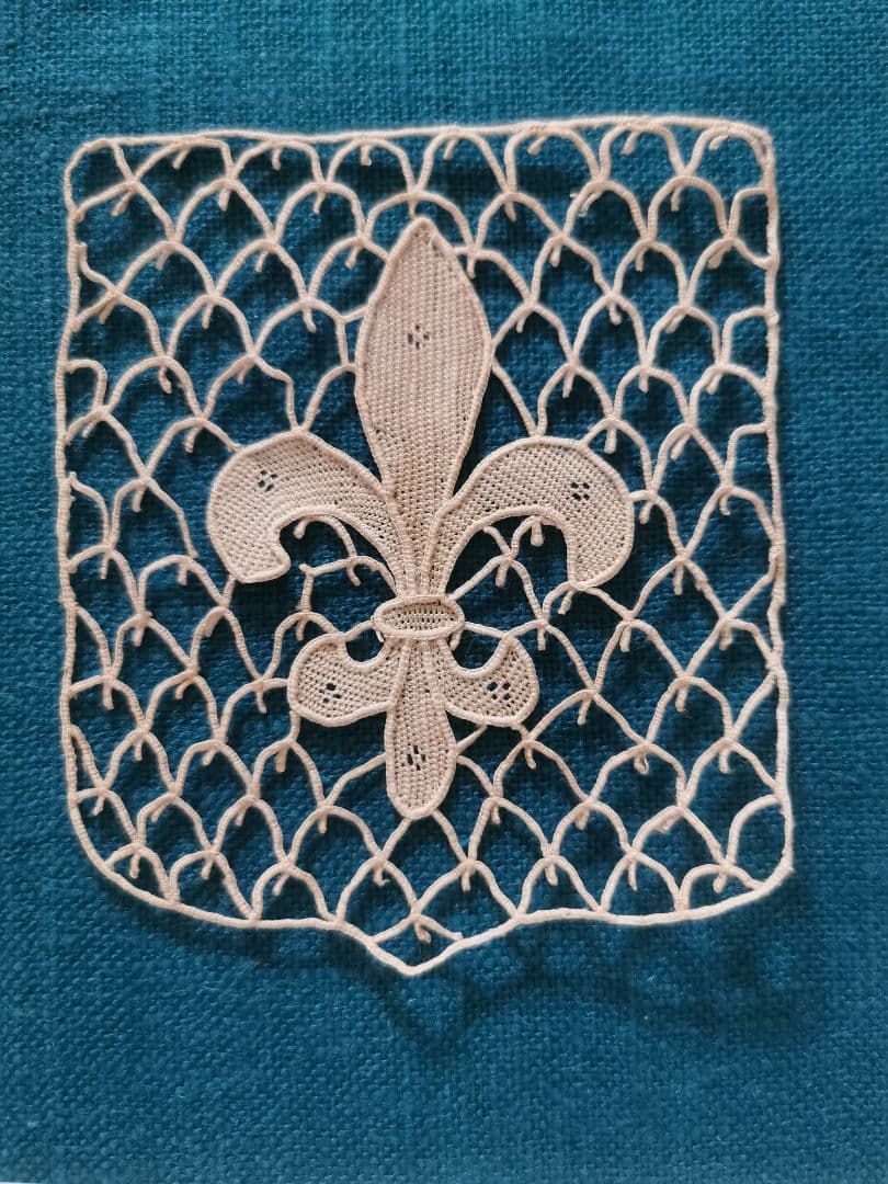 アンティーク ポワンドヴェニス フルール・ド・リス 騎士の百合紋 プチドイリー