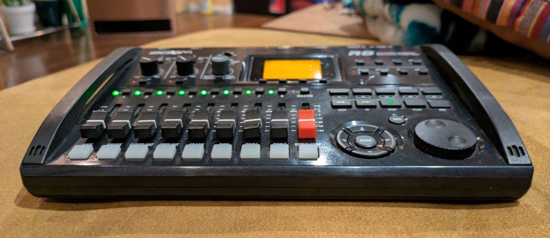 ZOOM R8 マルチトラックレコーダー　オーディオインターフェース