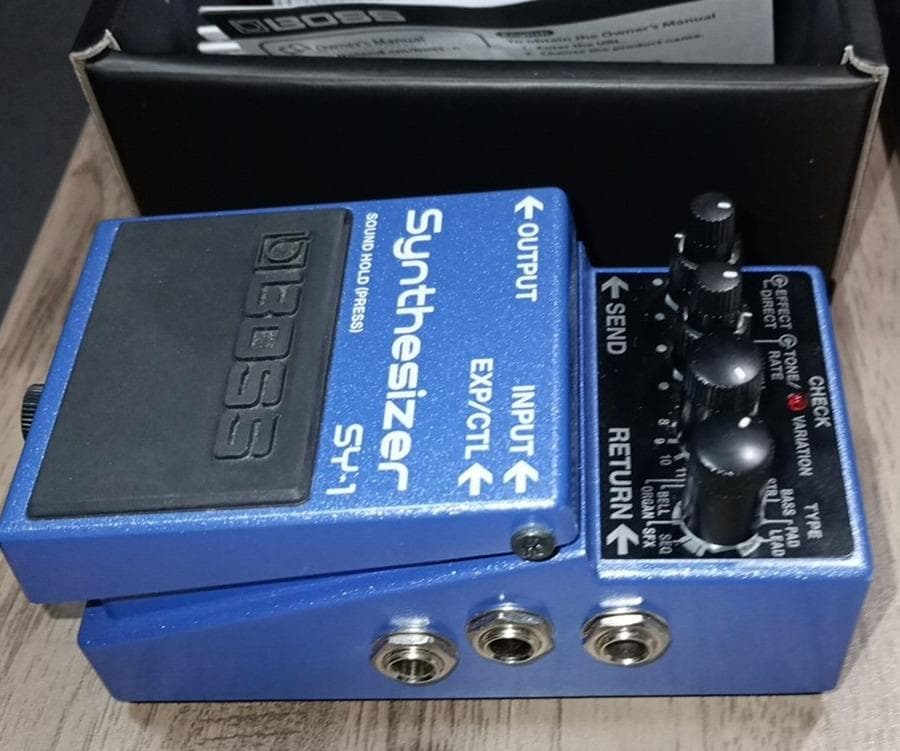 と*ん様 BOSS SY-1 ギターシンセサイザー　中古　箱・説明書あり