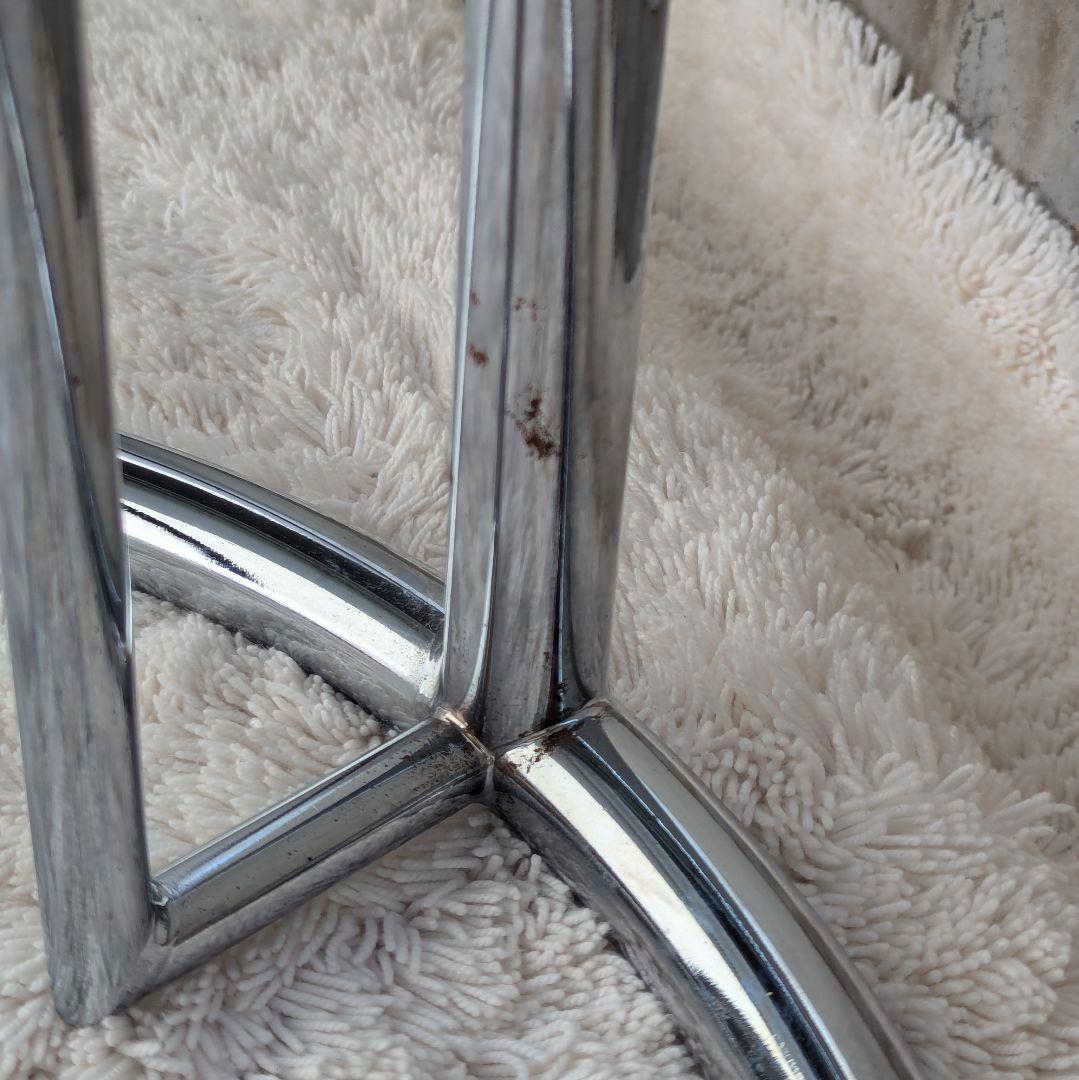 アイリーングレイ　サイドテーブル