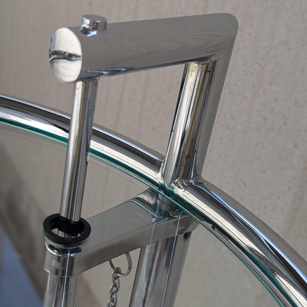 アイリーングレイ　サイドテーブル