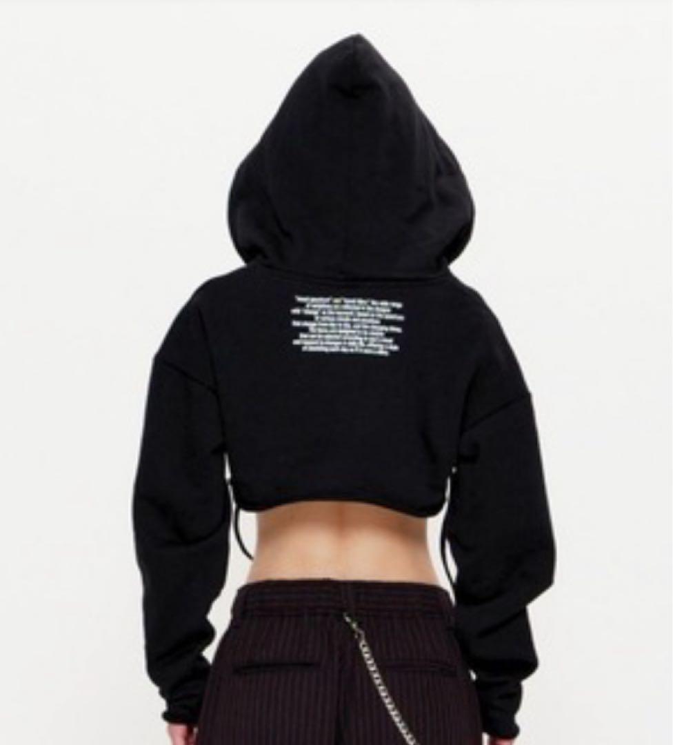 BEEDEN バックロゴ クロップド丈 ジップアップ パーカー