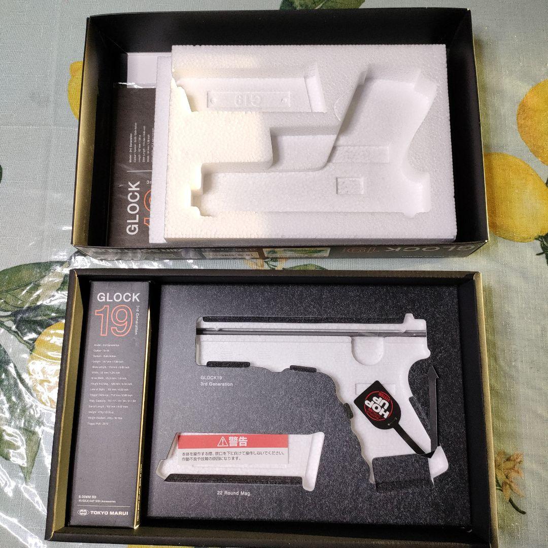 東京マルイGLOCK19ガス、ケース　マガジン3本　ホルスター　ドットサイト付