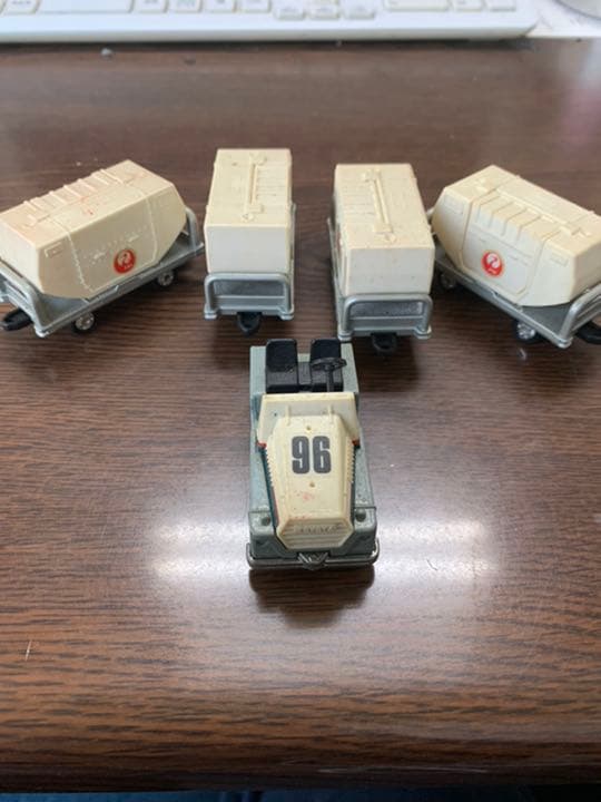 tomica JALコンテナけん引　　箱無し