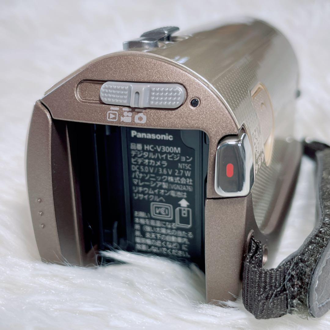 美品 Panasonic ビデオカメラ 【HC-V300M】ゴールド 付属品付き