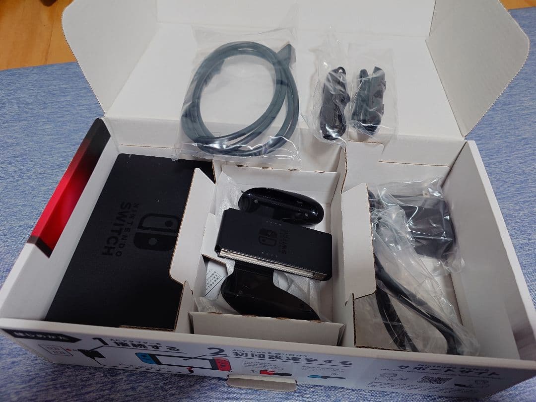 任天堂Switch本体、ケース付き