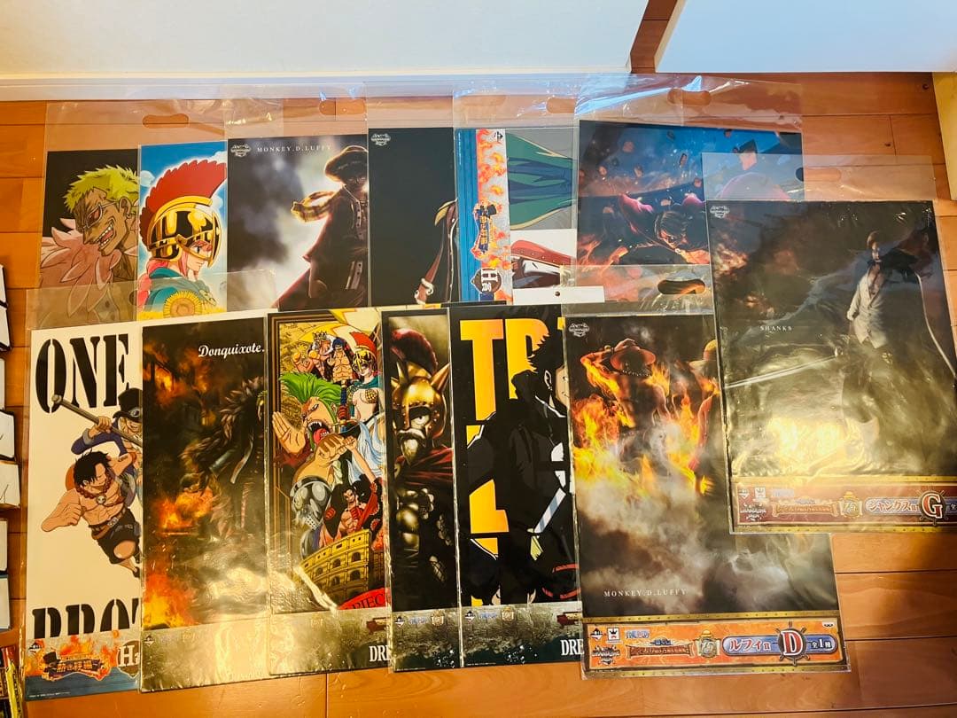 ワンピース　一番くじ　キーホルダー　皿　グラス　色紙　ポスターなど１５８個セット