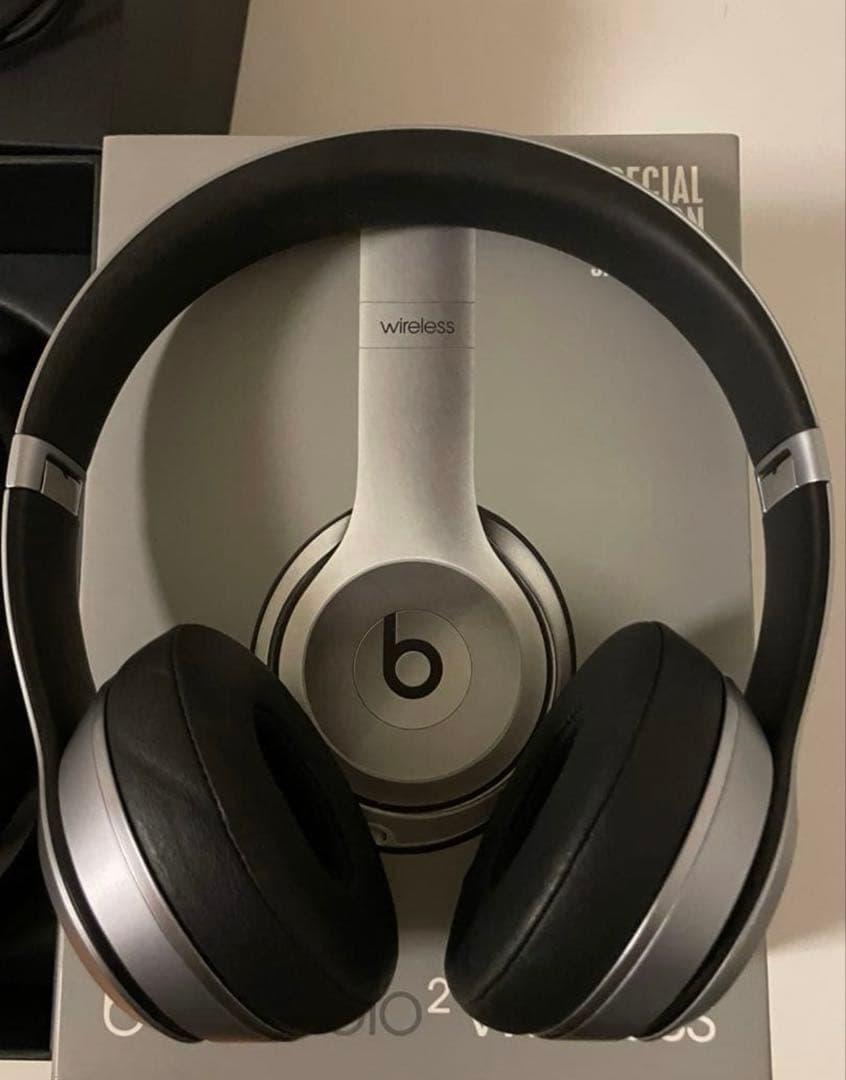 ヘッドホン beats solo2 wireless special edition