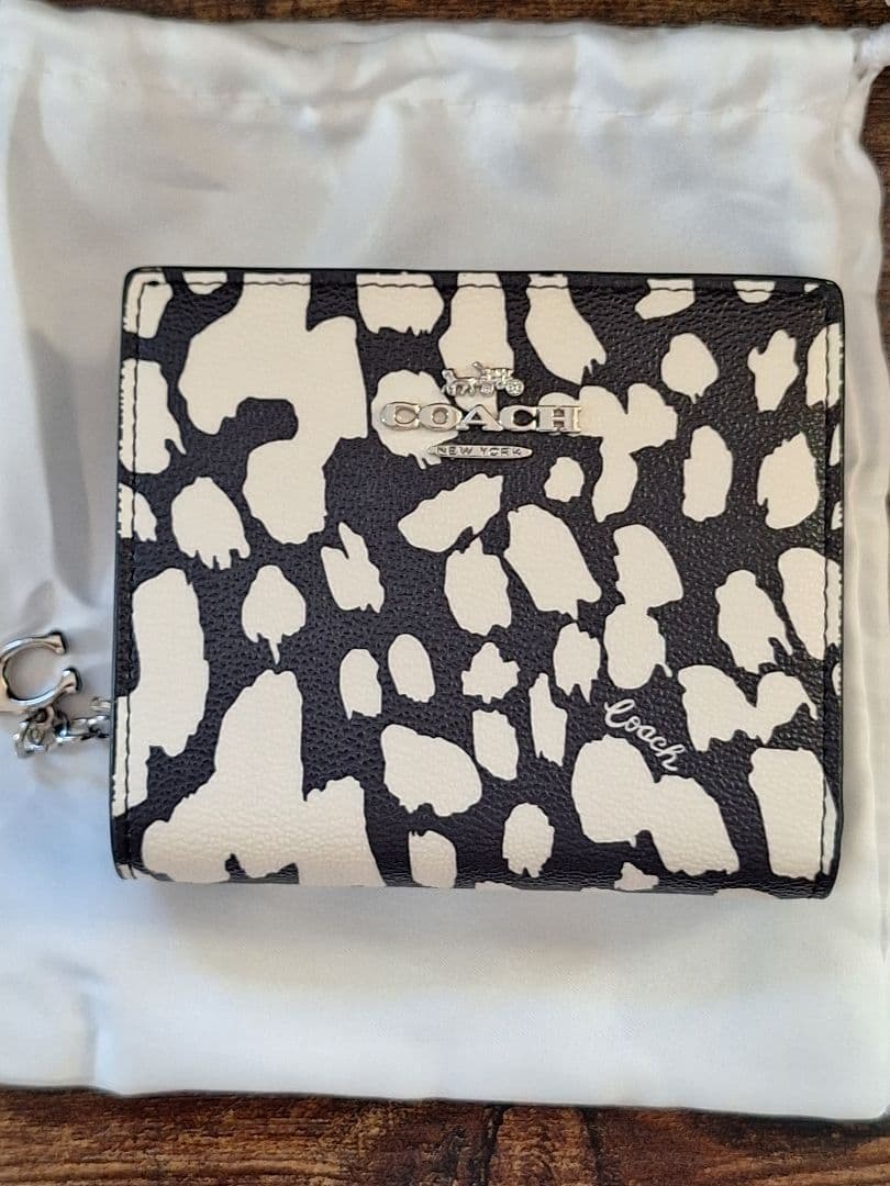 超美品 COACHコーチ 財布 アニマル ブラック&ホワイト