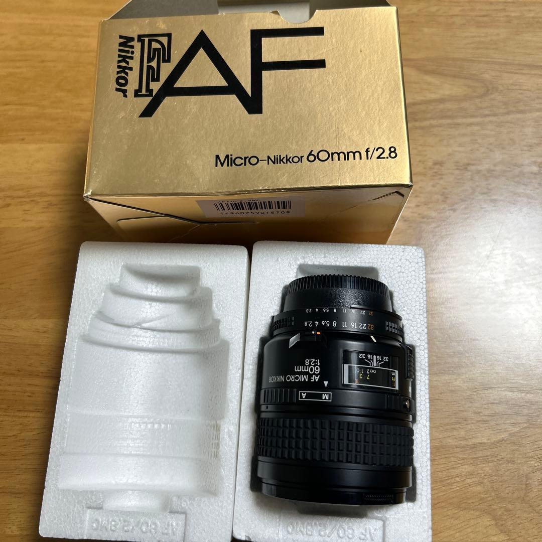 Nikon AF 一眼レフカメラ とレンズMicro-Nikkor 60mm