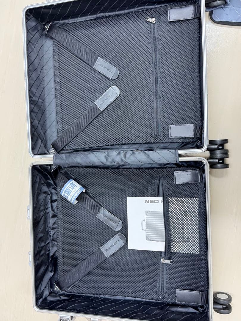 ネオキーパー　アルミ製中型キャリーケース 4輪