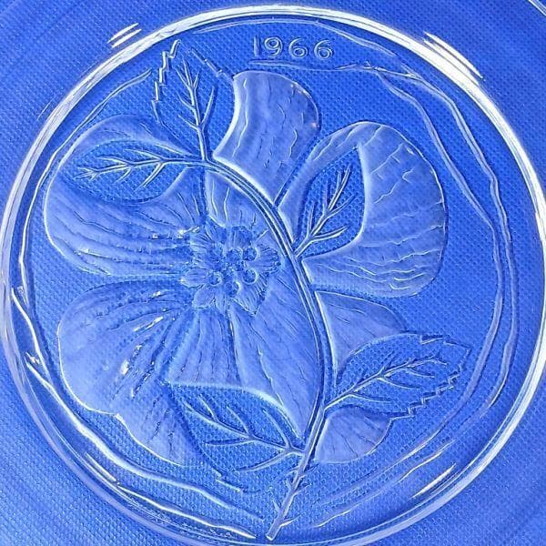 感謝セール ラリック イヤープレート 花 クリスタルガラス 飾り皿 アンティーク