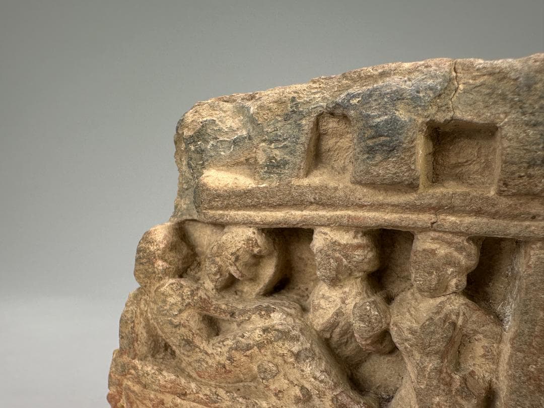 仏教美術石彫　2～3世紀陀羅　ガンダーラ　浮彫断片　仏教叙事　摩耶夢　片岩彩色痕