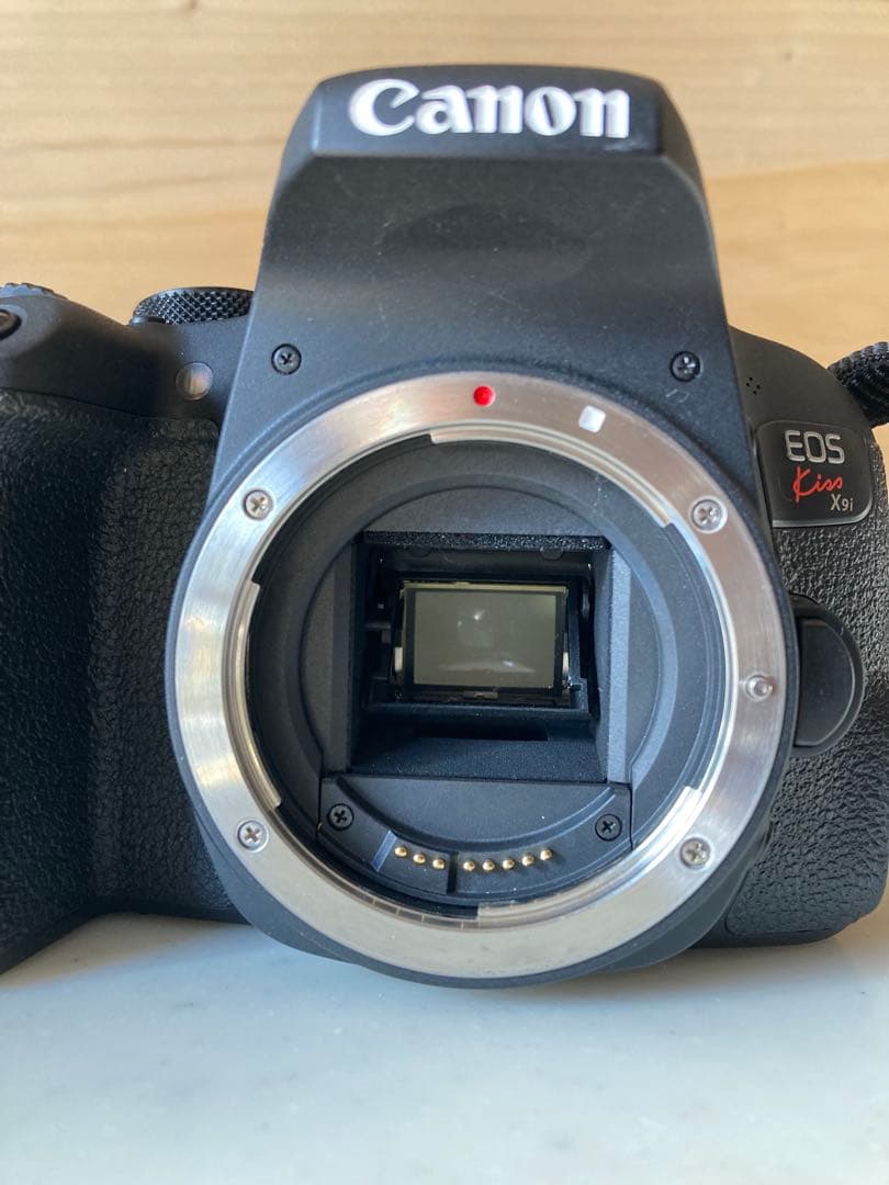 Canon EOS Kiss X9 iデジタル一眼レフカメラ